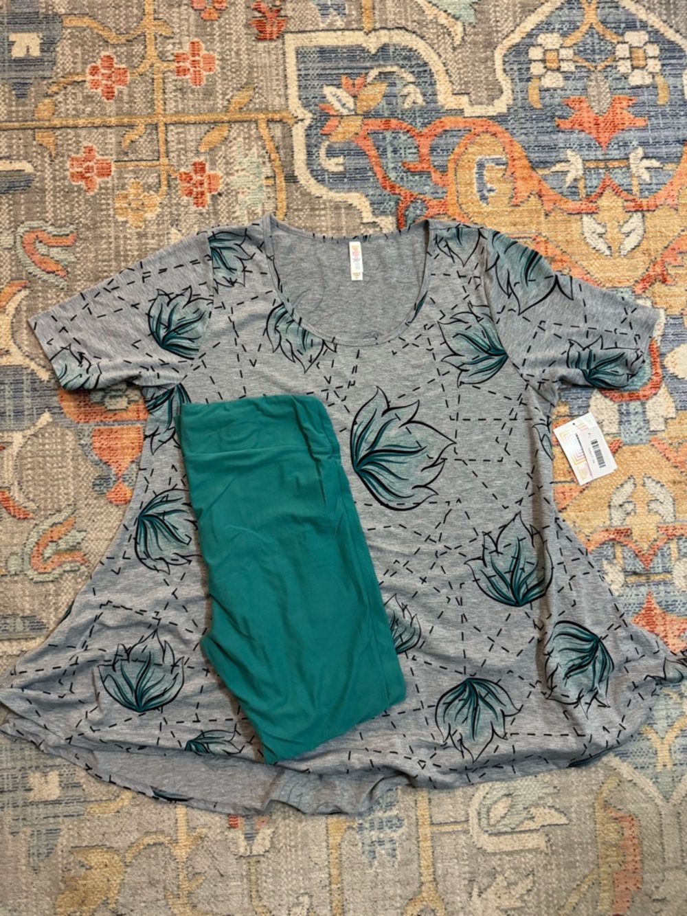 LulaRoe outfit NEW 2XL perfect tee & like new TC leggings